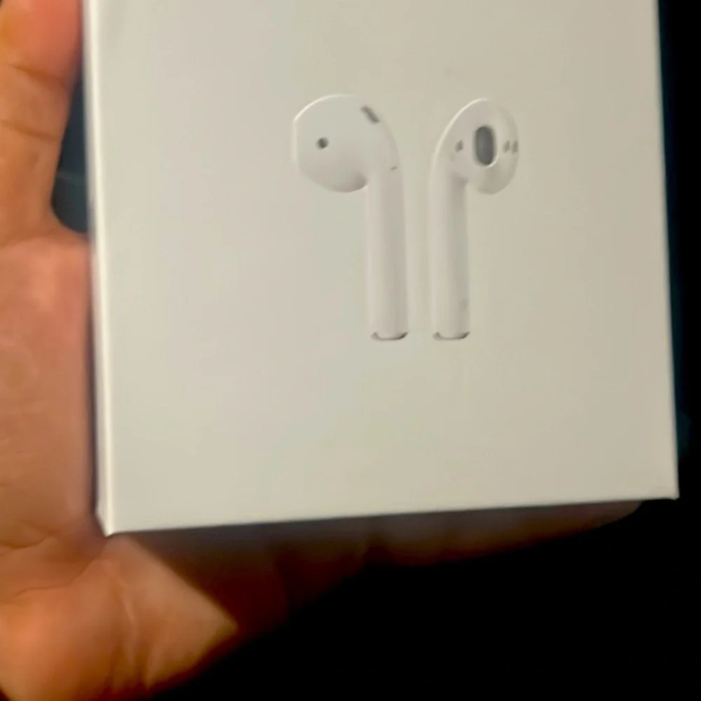 Apple Wireless Earbuds in White